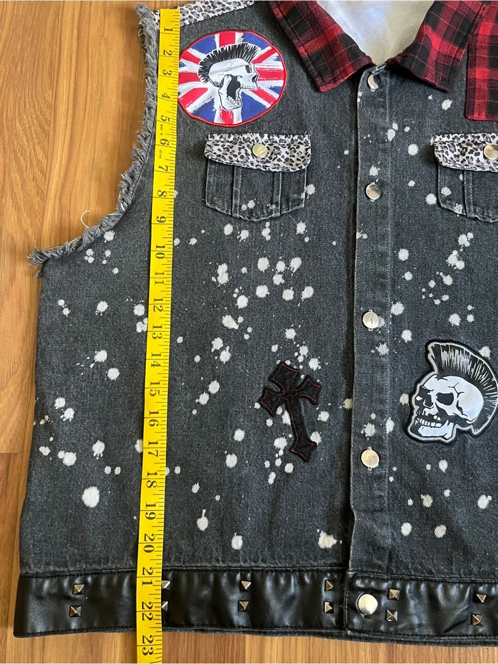 Spirit Halloween Punk Rockstar Vest Stud Skull Patches Bleach Splatter Emo L/XL